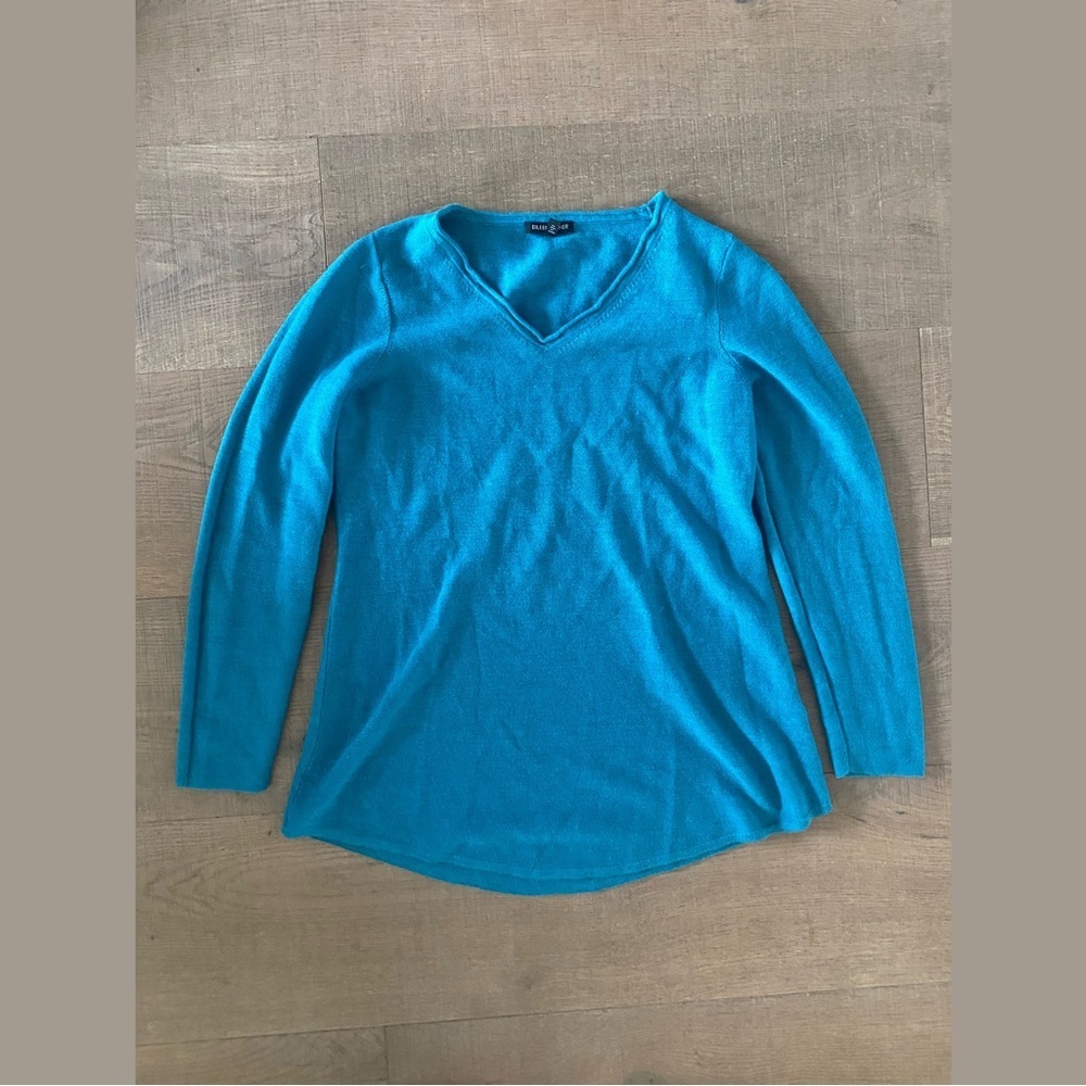 eileen fisher blue long sleeve 100% wool v-neck sweater